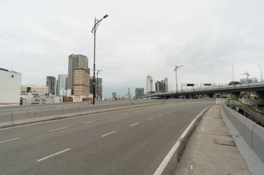 JOHOR BAHRU, MALAYSIA - 24 Kasım 2023: Johor Bahru kentsel sokak sahnesi.