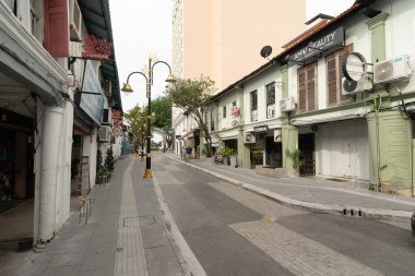 JOHOR BAHRU, MALAYSIA - 24 Kasım 2023: Johor Bahru kentsel sokak sahnesi.