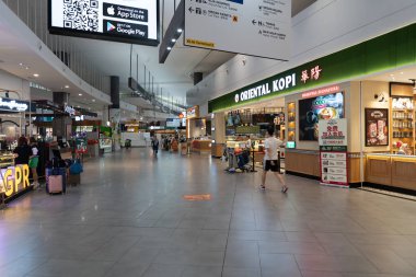 KUALA LUMPUR, MALAYSIA - 27 Kasım 2023: Kuala Lumpur Uluslararası Havaalanı, Terminal 2.