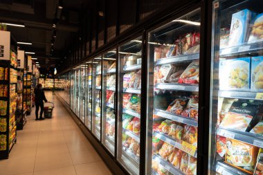 KUALA LUMPUR, MALAYSIA - 01 Aralık 2023: Bandar Sri Damansara 'da tanınmış bir süpermarket olan Star Grocer' ın yeni ürünler ve bakkaliyeler sunan iç çekimi.