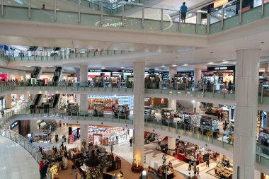 KUALA LUMPUR, MALAYSIA - 02 Aralık 2023: Kuala Lumpur 'daki Nu Sentral alışveriş merkezinin içi.