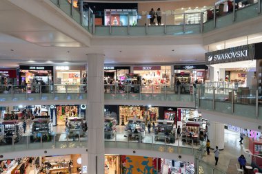 KUALA LUMPUR, MALAYSIA - 02 Aralık 2023: Kuala Lumpur 'daki Nu Sentral alışveriş merkezinin içi.