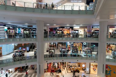 KUALA LUMPUR, MALAYSIA - 02 Aralık 2023: Kuala Lumpur 'daki Nu Sentral alışveriş merkezinin içi.