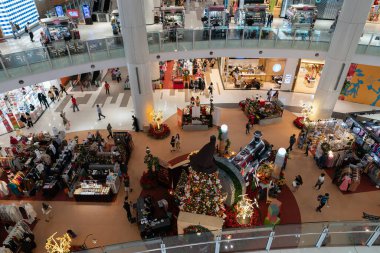 KUALA LUMPUR, MALAYSIA - 02 Aralık 2023: Kuala Lumpur 'daki Nu Sentral alışveriş merkezinin içi.