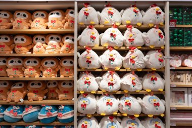 KUALA LUMPUR, MALAYSIA - Aralık 02, 2023: Kuala Lumpur 'daki Nu Sentral Alışveriş Merkezi' ndeki Miniso perakende mağazasında sergilenen eşyalar.