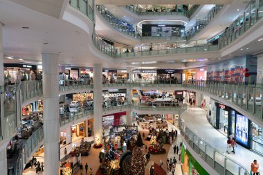 KUALA LUMPUR, MALAYSIA - 02 Aralık 2023: Kuala Lumpur 'daki Nu Sentral alışveriş merkezinin içi.