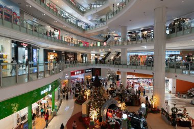 KUALA LUMPUR, MALAYSIA - 02 Aralık 2023: Kuala Lumpur 'daki Nu Sentral alışveriş merkezinin içi.