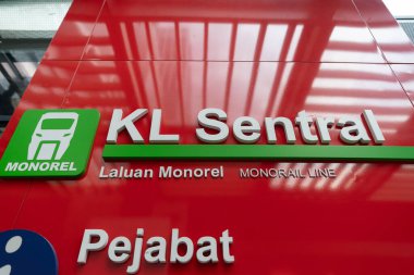 KUALA LUMPUR, MALAYSIA - 02 Aralık 2023: KL Sentral Monorail İstasyonu 'ndaki 