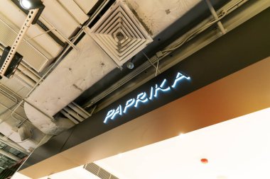 Hong Kong, Çin - 02 Şubat 2019: Paprika tabelası LCX, Okyanus Terminali, Liman Şehri, Hong Kong 'daki dükkanın girişinin üstünde..