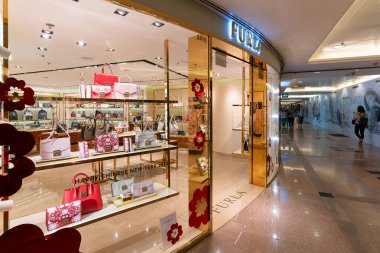 Hong Kong, Çin - 2 Şubat 2019: Hong Kong 'daki Furla mağazasının vitrini