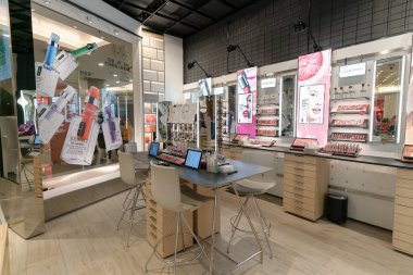 Hong Kong, Çin - 3 Şubat 2019: Hong Kong 'da bir klinik dükkanının iç çekimi.