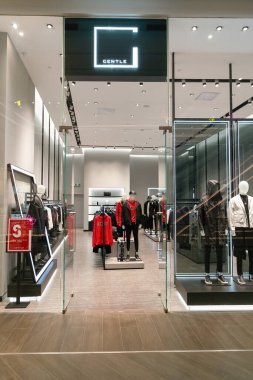 Shenzhen, Çin - Şubat 06, 2019: UpperHills alışveriş merkezindeki Gentle mağazasına giriş. Nazik mağazalar çeşitli giysi ve aksesuarlar sunar..