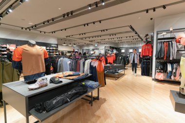 HONG KONG, ÇİN - ŞUBAT 01, 2019: Hong Kong 'daki bir Nike mağazasının içi.