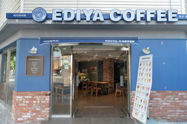 Busan, Güney Kore - 28 Mayıs 2017: Busan 'da Ediay Kahvenin girişi.