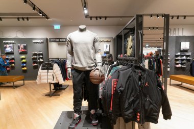 HONG KONG, ÇİN - ŞUBAT 01, 2019: Hong Kong 'daki bir Nike mağazasının içi.