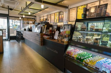 Busan, Güney Kore - 25 Mayıs 2017: Busan 'daki Songjeong Sahili' nde Melek İçimizde Kahve Uzmanlığı.