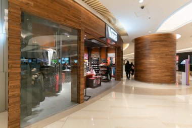 HONG KONG, ÇİN - ŞUBAT 01, 2019: Hong Kong 'da bir kamyonet mağazasının vitrini.