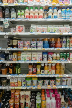 Busan, Güney Kore - 25 Mayıs 2017: Busan 'daki GS25 marketinin iç çekimleri.