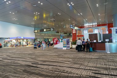 SINGAPORE - 25 AĞUSTOS 2024: Uluslararası Changi Havaalanı Terminali 3, Singapur