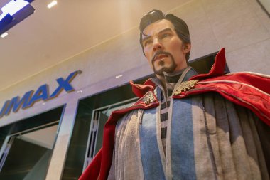 Shenzhen, Çin - Şubat 06, 2019: UpperHills alışveriş merkezinde sergilenen gerçek boyutlu Doktor Strange figürünün yakın çekimi.
