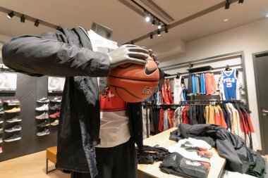 HONG KONG, ÇİN - ŞUBAT 01, 2019: Hong Kong 'daki bir Nike mağazasının içi.