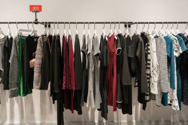 Shenzhen, Çin - Şubat 06, 2019: UpperHills alışveriş merkezindeki New York Collective mağazasının iç çekimi. New York Collective, New York merkezli markalardan oluşan bir butiktir.