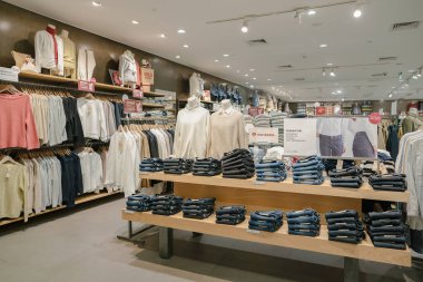 Shenzhen, Çin - Şubat 06, 2019: bir Muji mağazasının içi. Muji basit, işlevsel giysiler, ev eşyaları ve yaşam tarzı ürünleri sunan bir Japon perakende markasıdır..