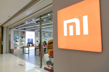 Shenzhen, Çin - Şubat 06, 2019: Mi Store 'un 9. Mi Store çeşitli elektronik ve akıllı cihazlar sunuyor.