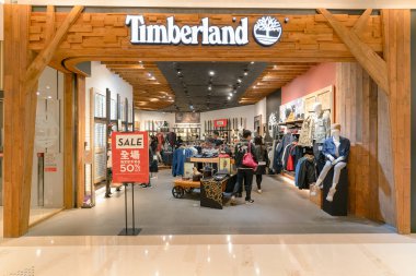 HONG KONG, ÇİN - ŞUBAT 01, 2019: Hong Kong Timberland mağazasının vitrini.