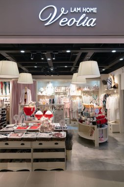 Shenzhen, Çin - Şubat 06, 2019: 9 Square Mall 'daki Veolia mağazasında çeşitli iç çamaşırları sergilendi. Mağazada geniş bir iç çamaşırı seçeneği sunuluyor..