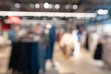 Shenzhen, Çin - Şubat 06, 2019: UpperHills alışveriş merkezindeki bir Bershka mağazasının iç çekimleri. Bershka giysi ve aksesuar sunan İspanyol bir perakendecidir..