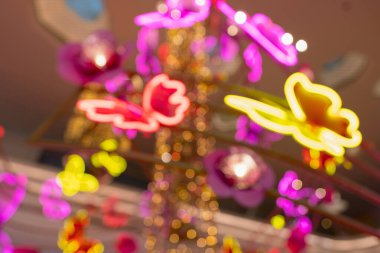 Shenzhen, Çin - Şubat 06, 2019: UpperHills alışveriş merkezindeki dekorasyonların odak noktasından çıkarılmış, ana özelliği kelebek şeklindeki elementler..