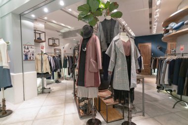 HONG KONG, ÇİN - ŞUBAT 01, 2019: Hong Kong 'daki Rococo mağazasının içi.