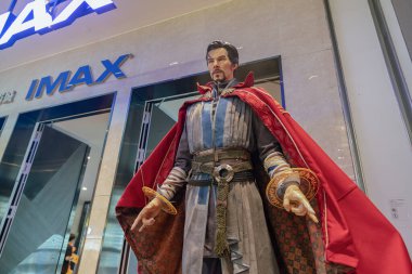 Shenzhen, Çin - Şubat 06, 2019: UpperHills alışveriş merkezinde gerçek boyutlarda bir Doctor Strange figürü sergilendi..
