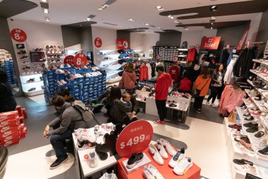 HONG KONG, ÇİN - ŞUBAT 01, 2019: Hong Kong Katalog mağazasının içi.