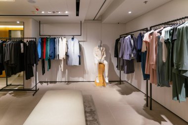 Hong Kong, Çin - 2 Şubat 2019: Hong Kong 'da bir teorisyen dükkanının iç çekimi.