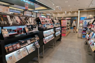 Busan, Güney Kore - 25 Mayıs 2017: Busan 'daki Watsons mağazasının iç çekimleri.