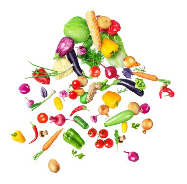 Sebzeler beyaz arka plana düşüyor.