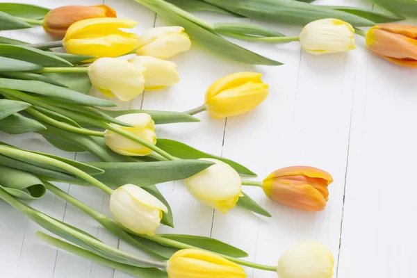 Tulipani Gialli Sfondo Legno — Foto Stock