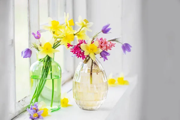 Flores Primavera Peitoril Janela — Fotografia de Stock