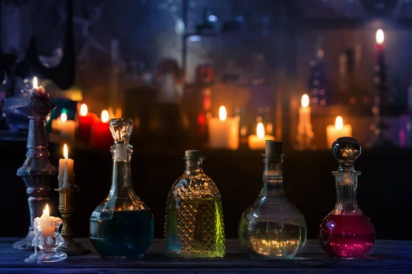 Волшебные Зелья Бутылках Деревянном Фоне — стоковое фото