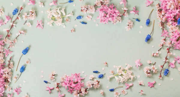 Gyönyörű Tavaszi Virágok Papíron Háttér — Stock Fotó