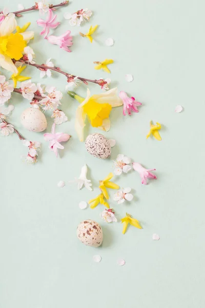 Pasen Achtergrond Met Eieren Bloemen — Stockfoto