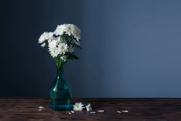 White Chrysanthemums Glass Vase Wooden Background — Stock Photo, Image