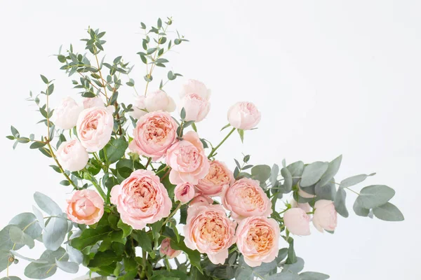 Vackra Rosor Blommor Bukett Vit Bakgrund — Stockfoto