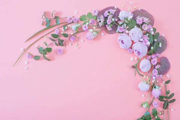 Ροζ Τριαντάφυλλα Φύλλα Χάρτινο Φόντο — Φωτογραφία Αρχείου