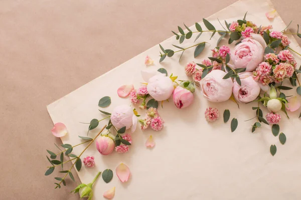 Красиві Троянди Фоні Старого Паперу — стокове фото