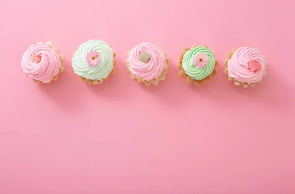 Cupcakes Rosa Verde Sobre Fondo Rosa — Foto de Stock