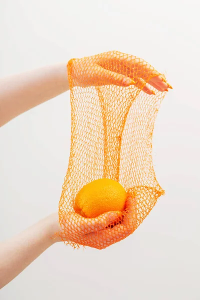 Женская Рука Оранжевым Синтетическим Мешком — стоковое фото