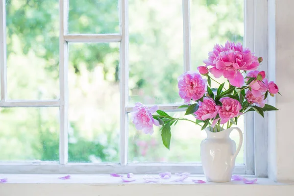 Peônia Rosa Vaso Interior Branco Grunge — Fotografia de Stock